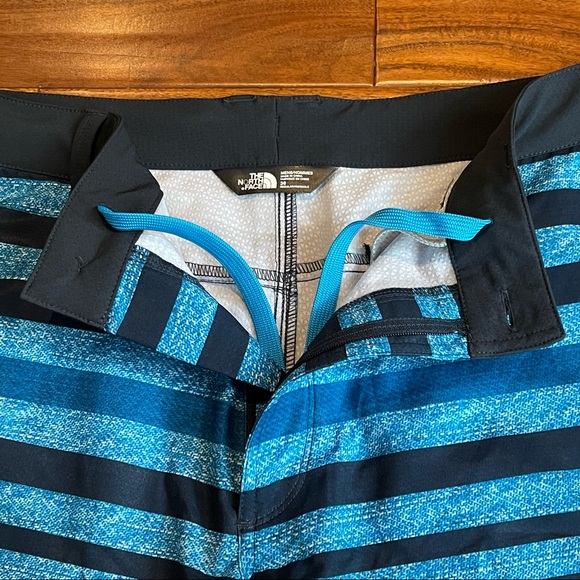 The North Face Men’s Blue Striped Drawstring Boardshorts - Picture 4 of 10